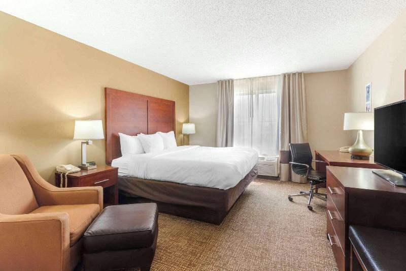 Comfort Inn & Suites Blytheville Area image