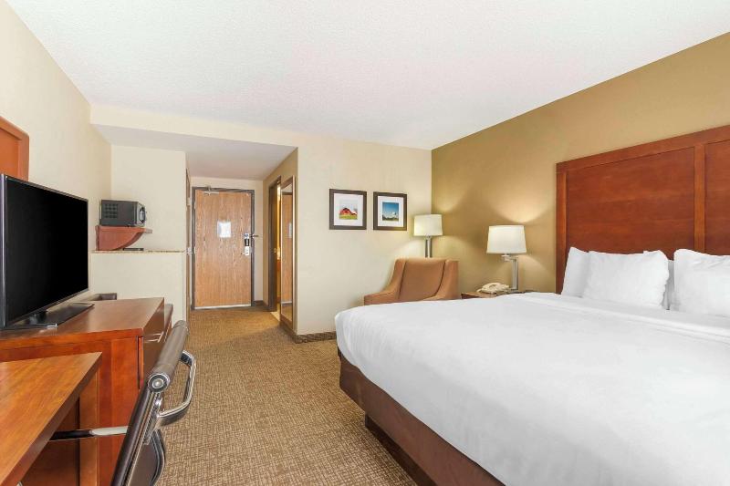 Comfort Inn & Suites Blytheville Area image