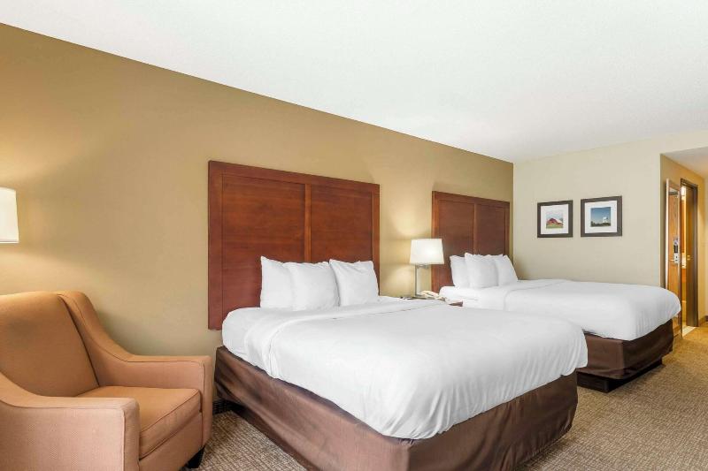 Comfort Inn & Suites Blytheville Area image