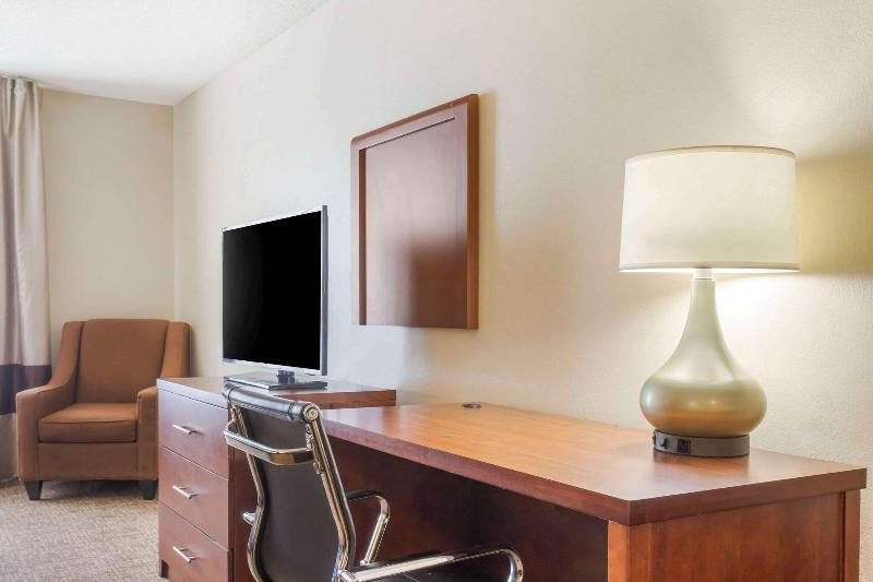 Comfort Inn & Suites Blytheville Area image