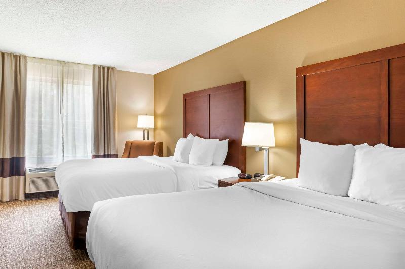 Comfort Inn & Suites Blytheville Area image
