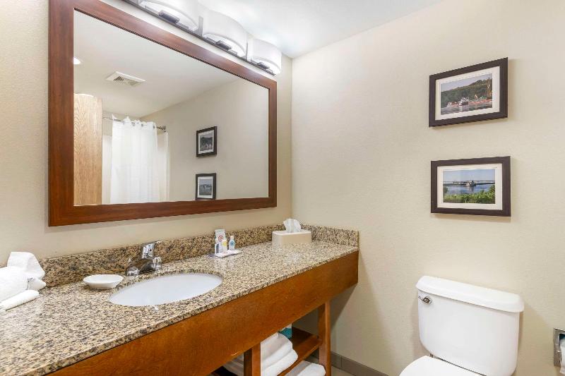 Comfort Inn & Suites Blytheville Area image