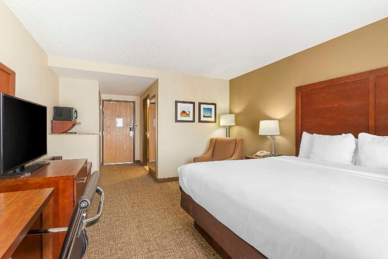 Comfort Inn & Suites Blytheville Area image