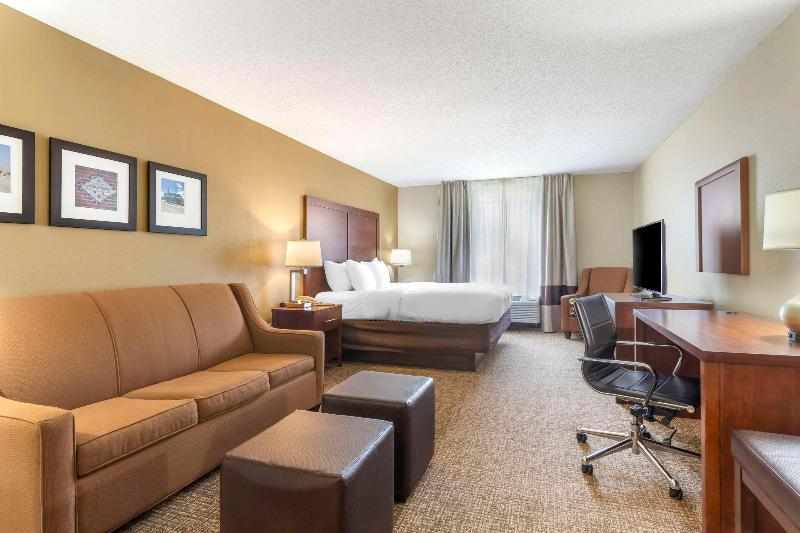 Comfort Inn & Suites Blytheville Area image