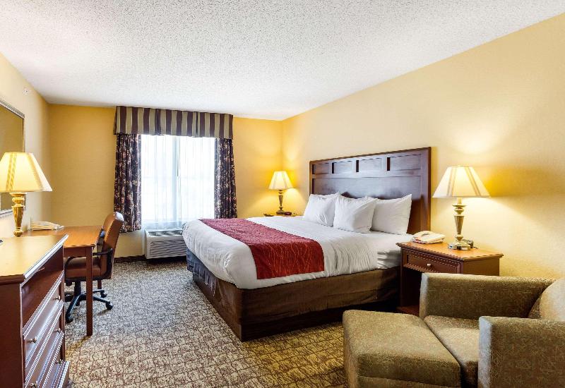 Comfort Inn & Suites Blytheville Area image