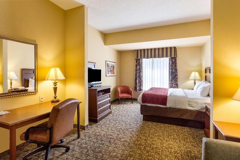 Comfort Inn & Suites Blytheville Area image