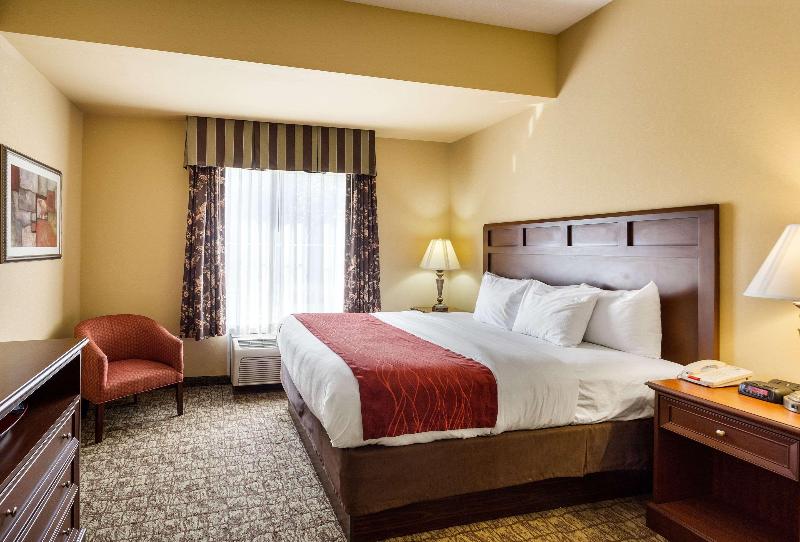 Comfort Inn & Suites Blytheville Area image