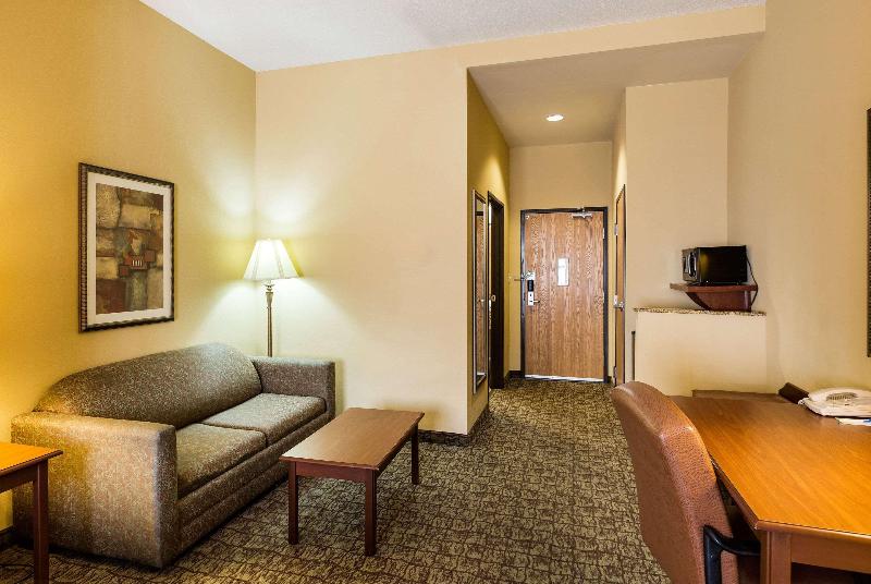 Comfort Inn & Suites Blytheville Area image