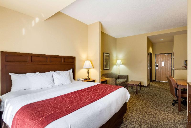 Comfort Inn & Suites Blytheville Area image