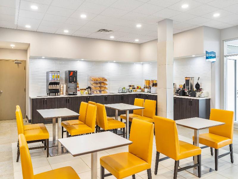 Econo Lodge Winnipeg South image