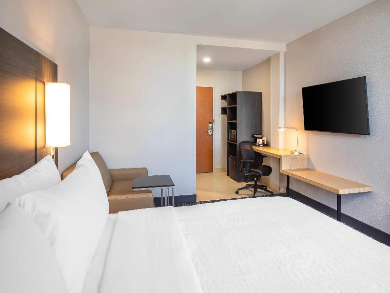 Econo Lodge Winnipeg South image