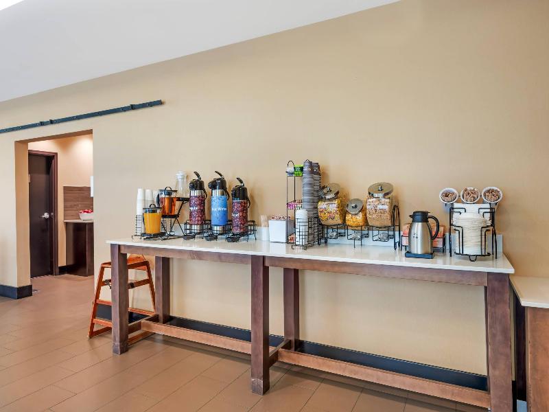 Comfort Inn & Suites Airport North