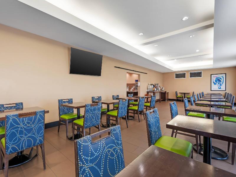 Comfort Inn & Suites Airport North