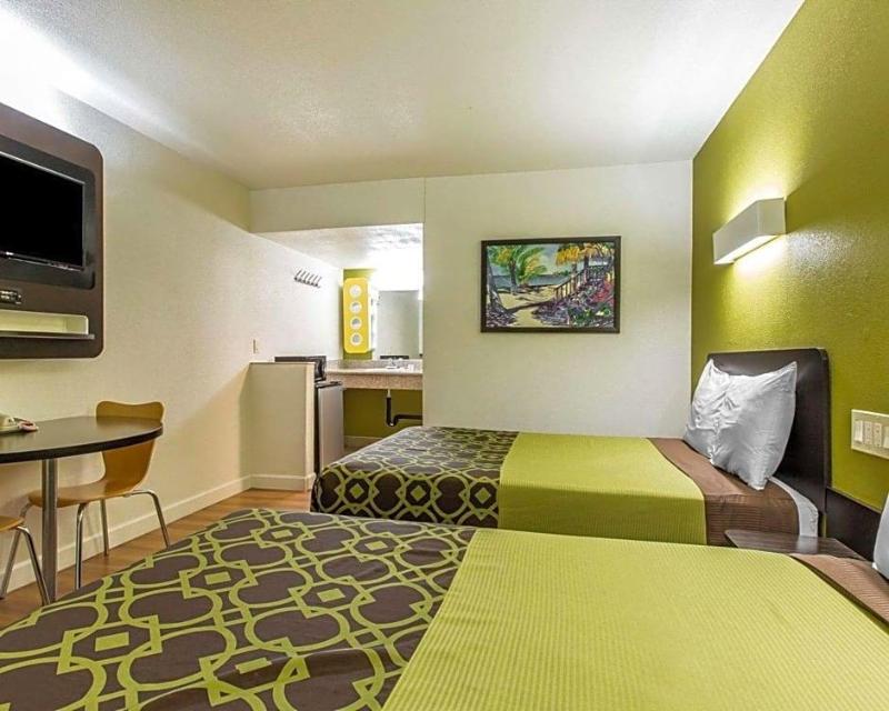 Rodeway Inn Downtown Hanford image
