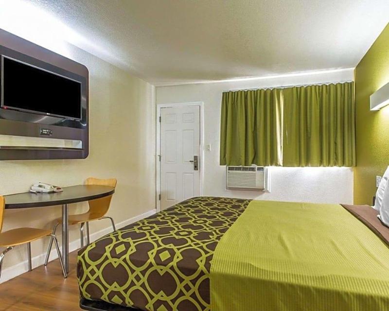 Rodeway Inn Downtown Hanford image