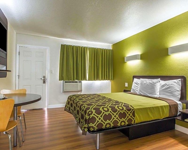 Rodeway Inn Downtown Hanford image