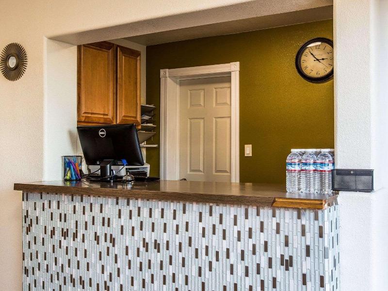 Rodeway Inn Downtown Hanford image