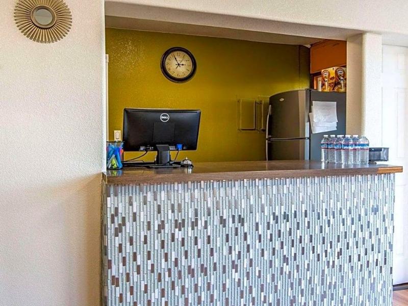 Rodeway Inn Downtown Hanford image