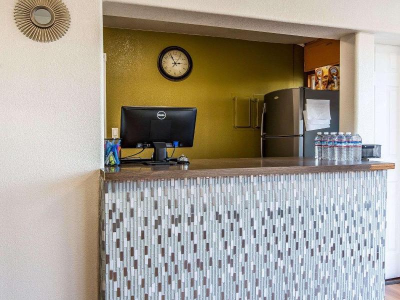 Rodeway Inn Downtown Hanford image