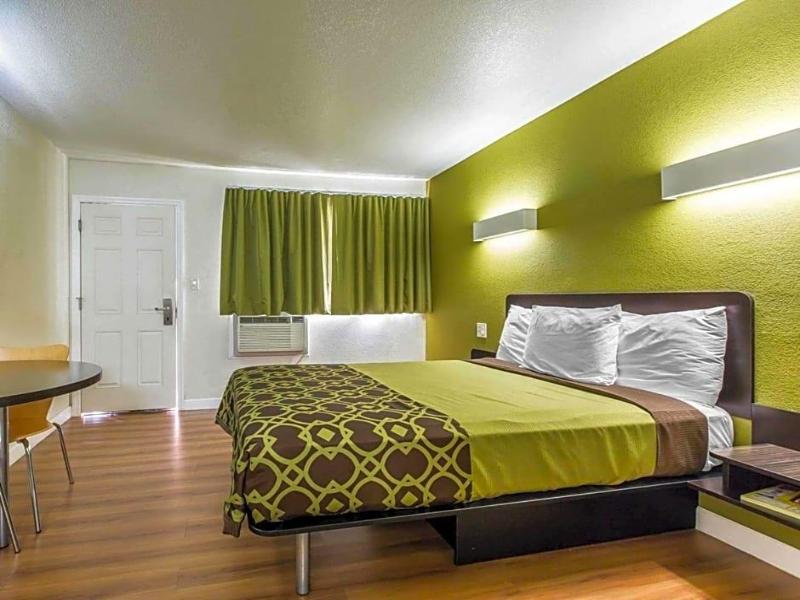 Rodeway Inn Downtown Hanford image