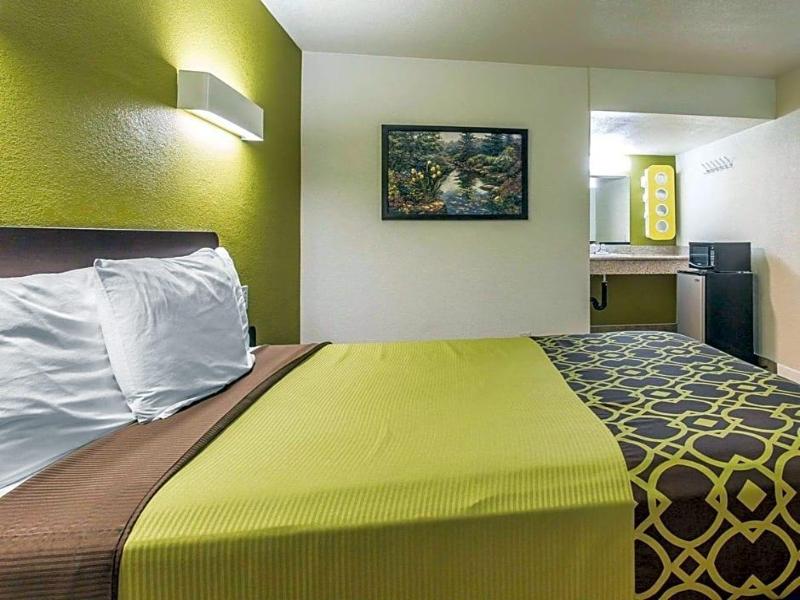 Rodeway Inn Downtown Hanford image