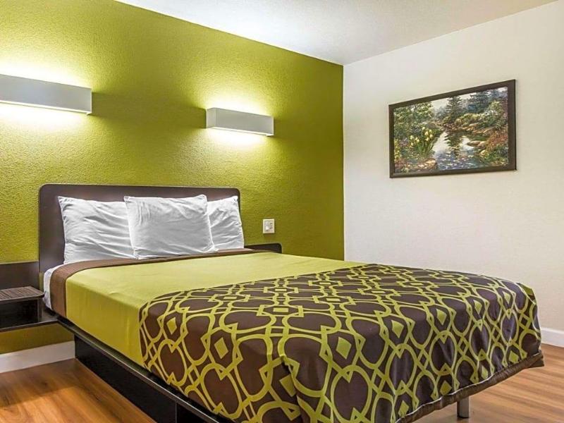 Rodeway Inn Downtown Hanford image