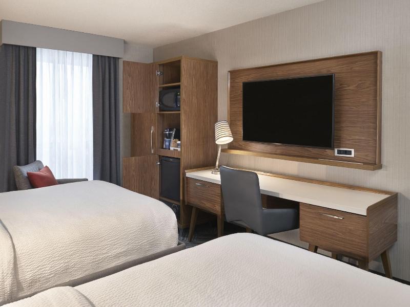 DOUBLE TWO QUEEN BEDS
