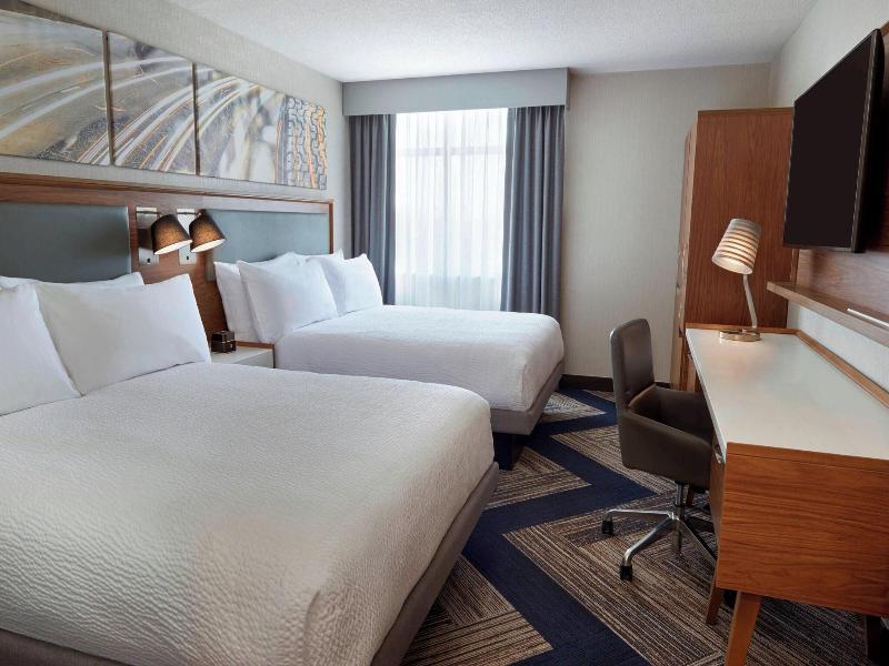 DOUBLE TWO QUEEN BEDS