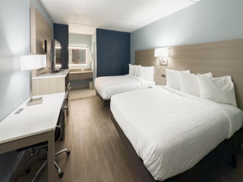 DOUBLE TWO DOUBLE BEDS