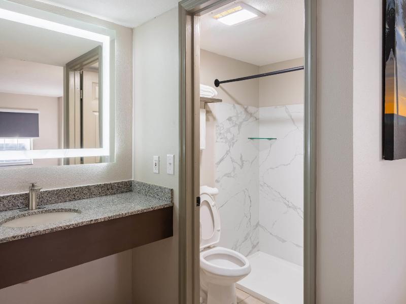 Travelodge by Wyndham Venice image