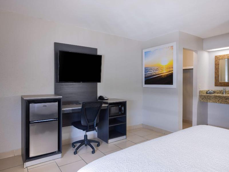 Travelodge by Wyndham Venice image
