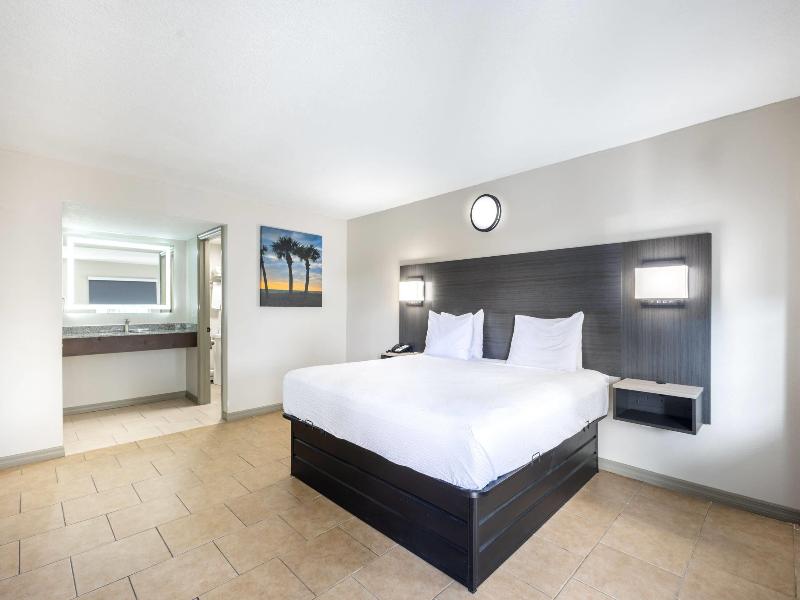 Travelodge by Wyndham Venice image