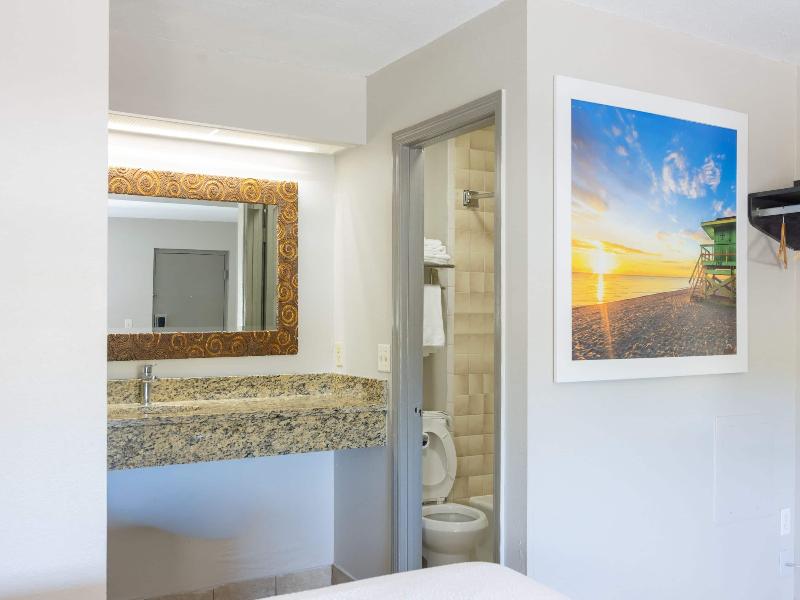 Travelodge by Wyndham Venice image