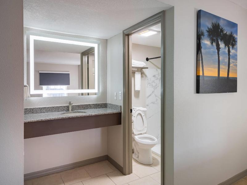 Travelodge by Wyndham Venice image