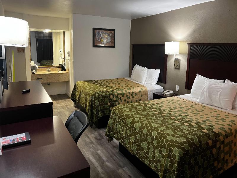 Econo Lodge Inn & Suites Macon image