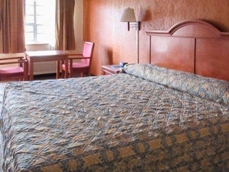 Rodeway Inn Forsyth near GAPublicSafetyTrainingC image
