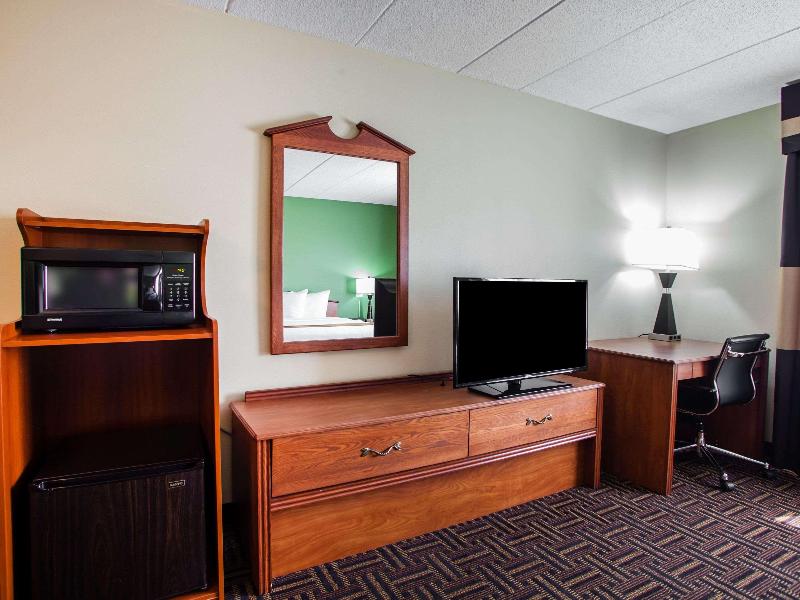 Quality Inn Bolingbrook I-55 image