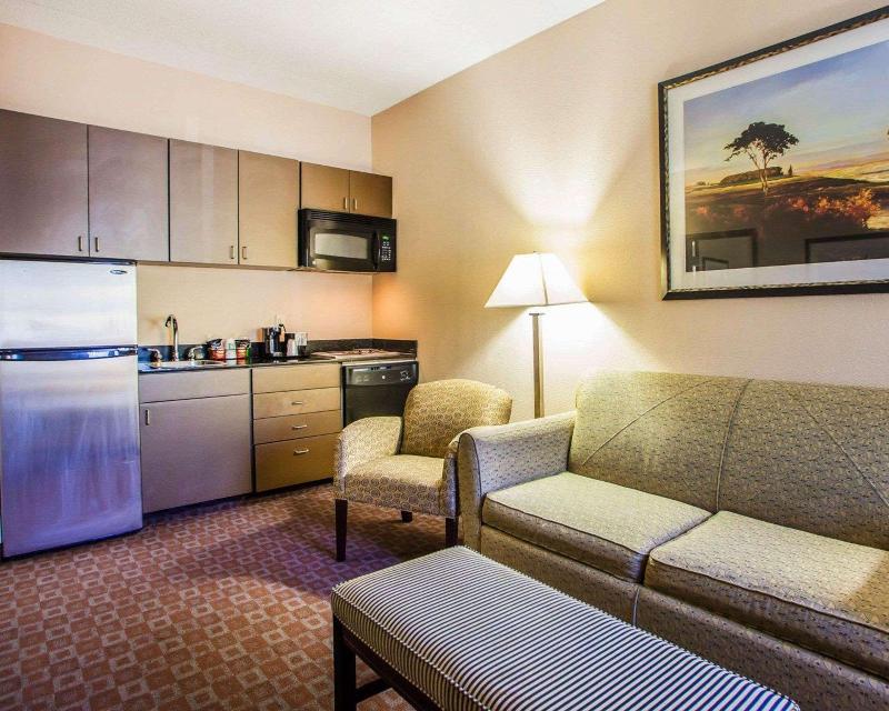 Quality Inn & Suites Peoria image