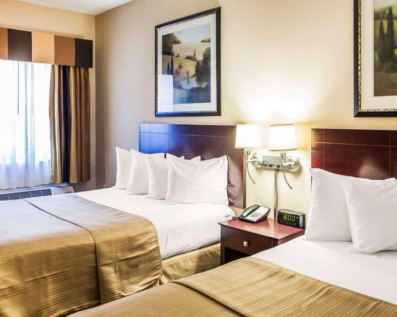 Quality Inn & Suites Peoria image
