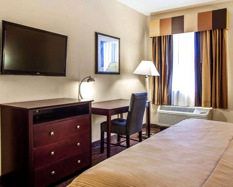 Quality Inn & Suites Peoria image