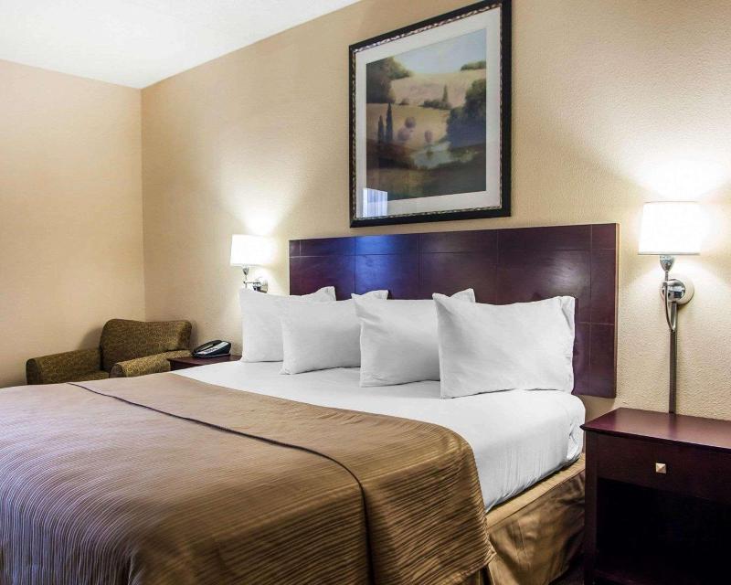 Quality Inn & Suites Peoria image