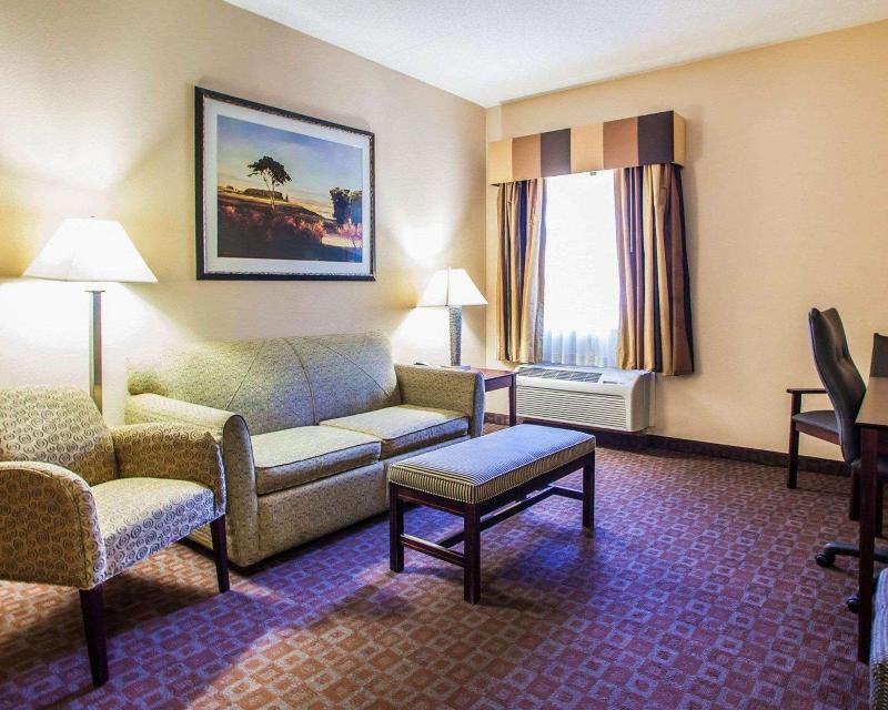 Quality Inn & Suites Peoria image