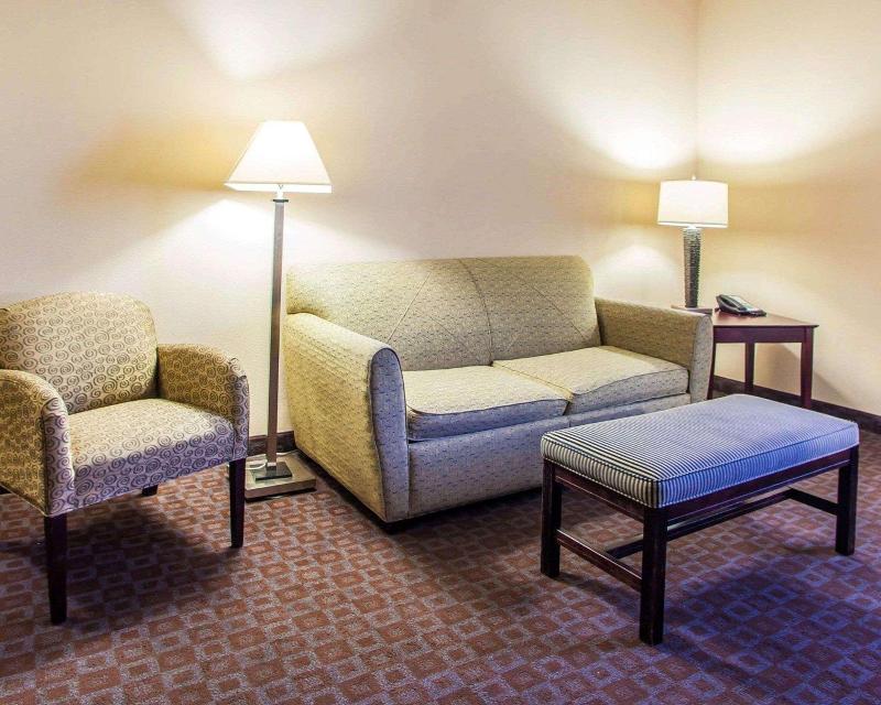 Quality Inn & Suites Peoria image
