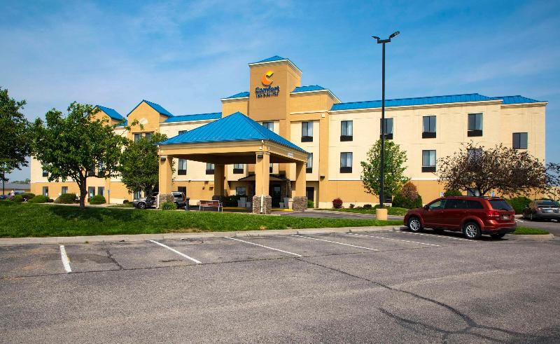Comfort Inn & Suites Hutchinson Area image