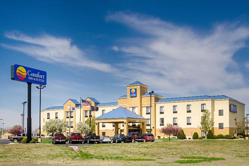 Comfort Inn & Suites Hutchinson Area image