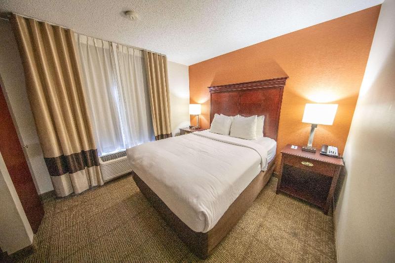 Comfort Inn & Suites Hutchinson Area image