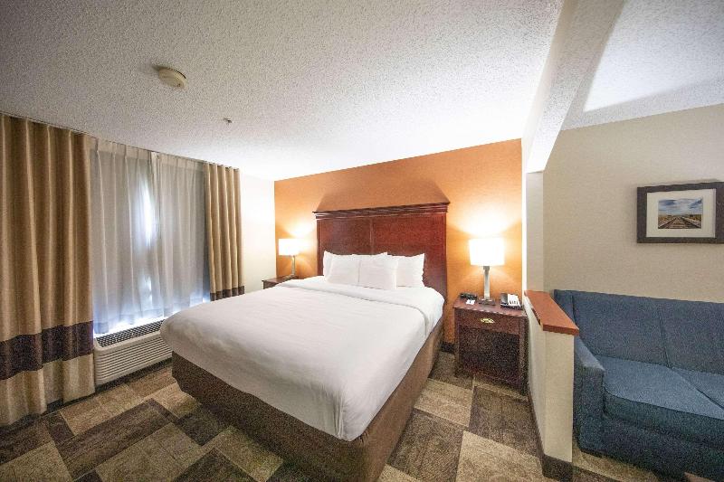Comfort Inn & Suites Hutchinson Area image