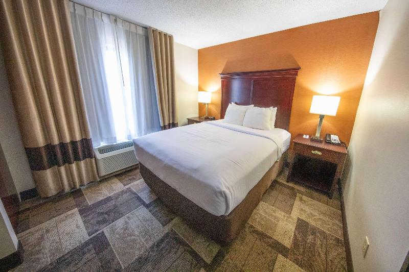 Comfort Inn & Suites Hutchinson Area image
