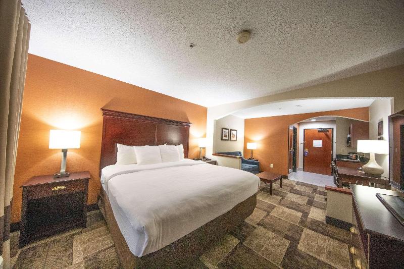 Comfort Inn & Suites Hutchinson Area image