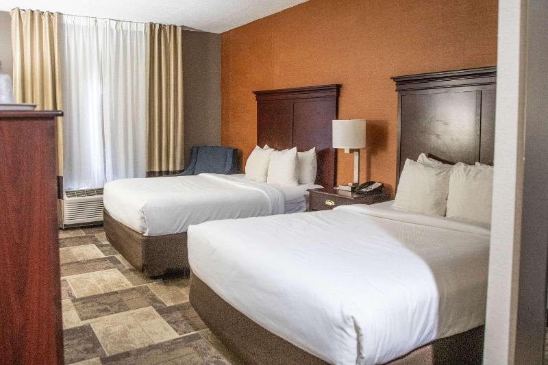 Comfort Inn & Suites Hutchinson Area image